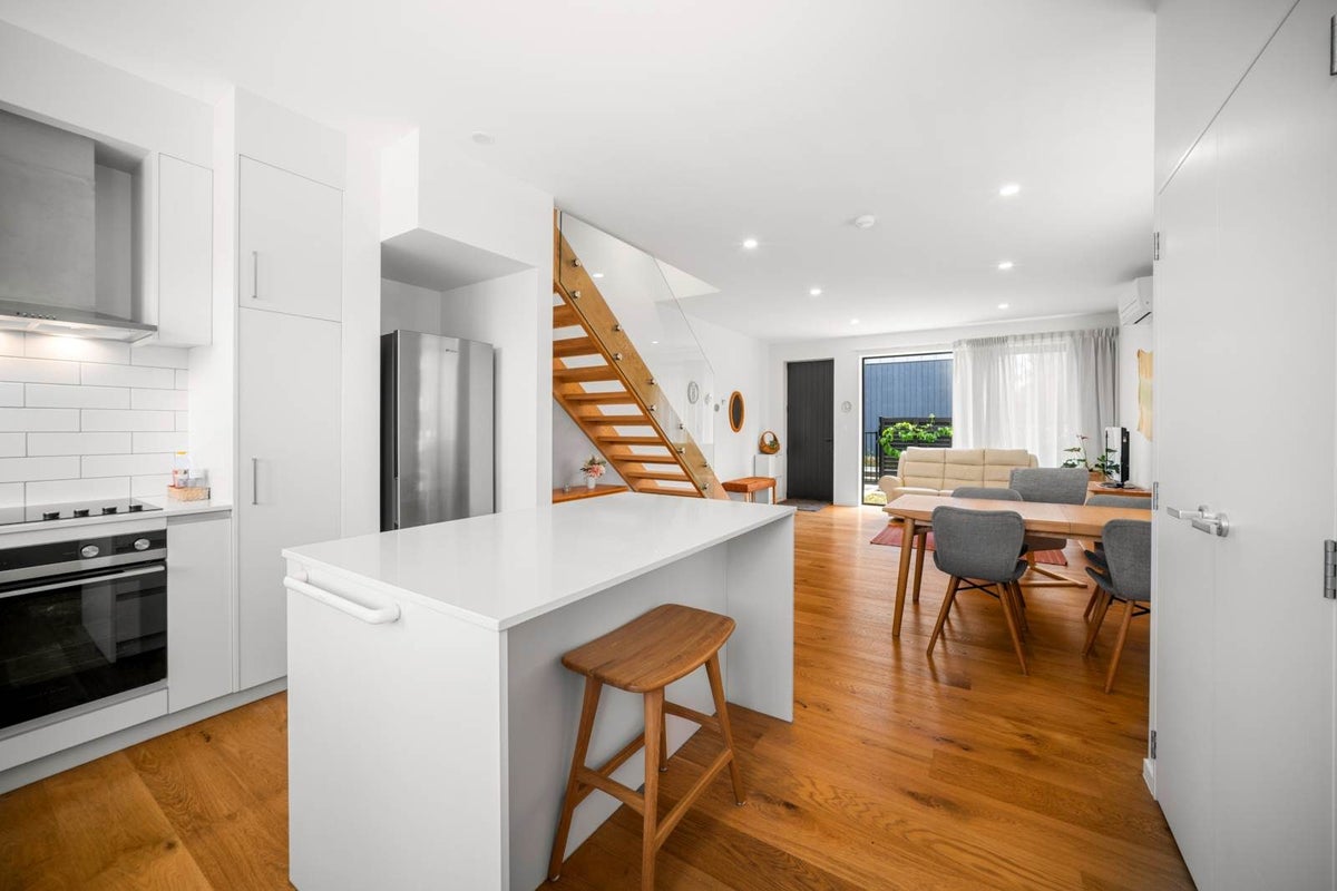 23/82 East Coast Road, Milford, Auckland - Carousel 1