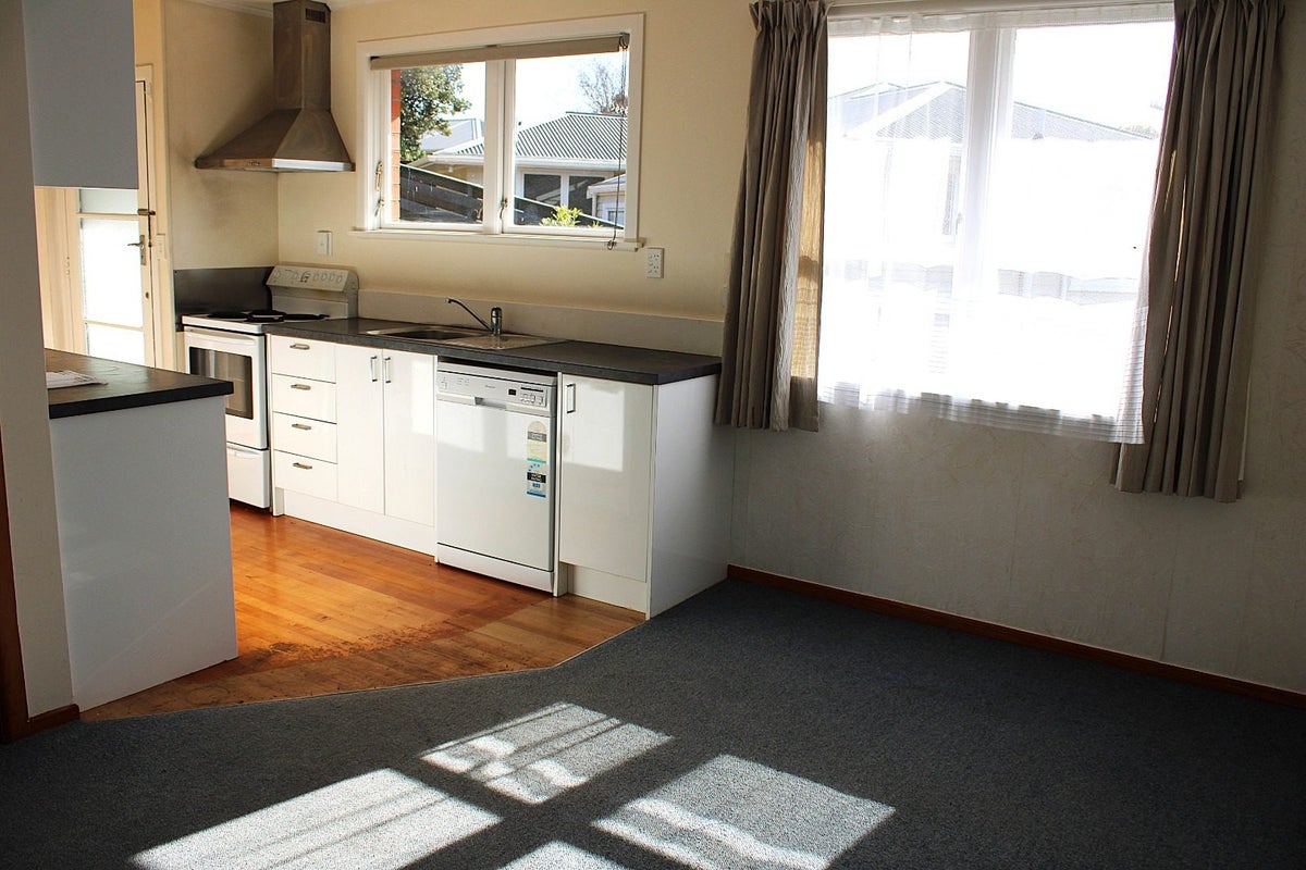 19 Mark Avenue, Paparangi, Wellington - Carousel 2