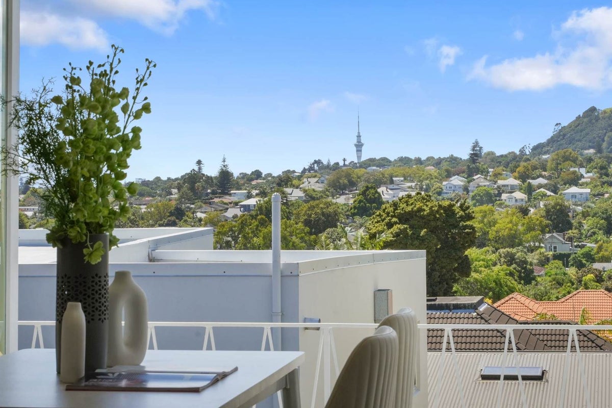 2/919 Mount Eden Road, Mount Eden, Auckland - Carousel 2