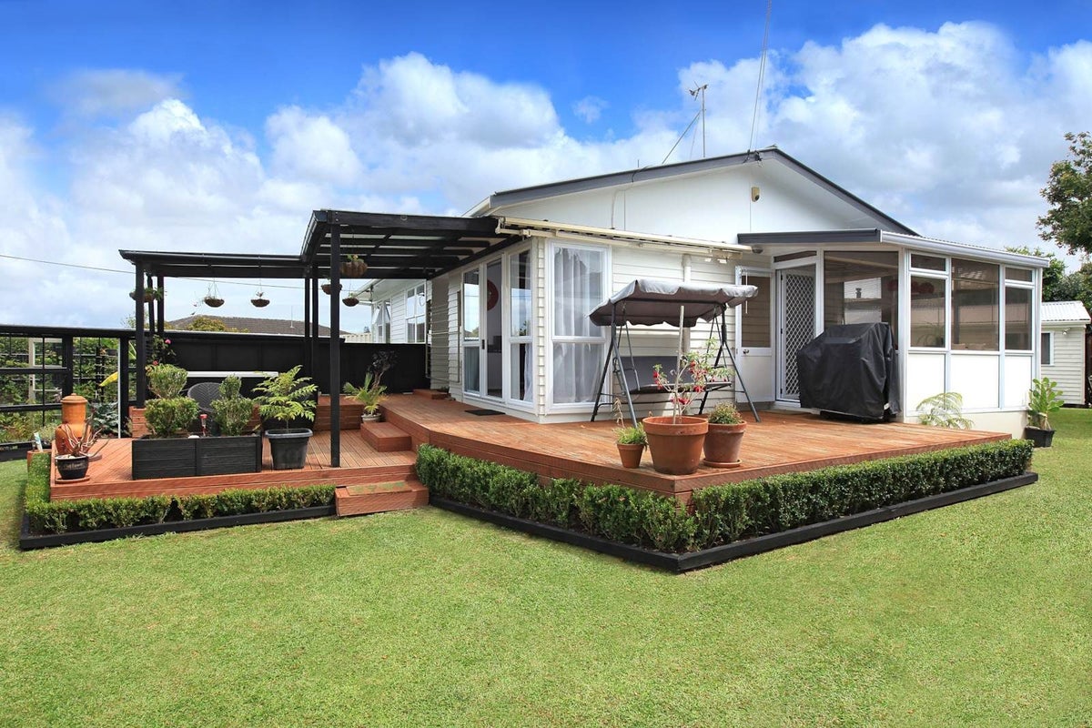 46 Makora Road, Massey, Auckland - Carousel 1