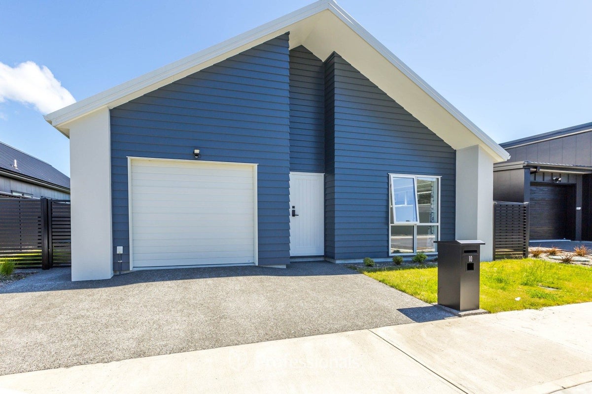 10 Silver Knight Street, Wallaceville, Upper Hutt - Carousel 1