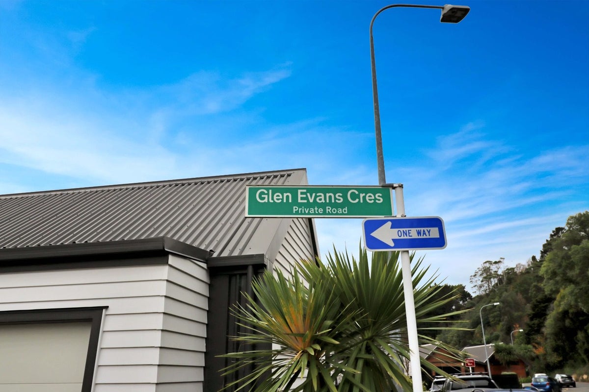 7 Glen Evans Crescent, Fairfield, Lower Hutt - Carousel 12