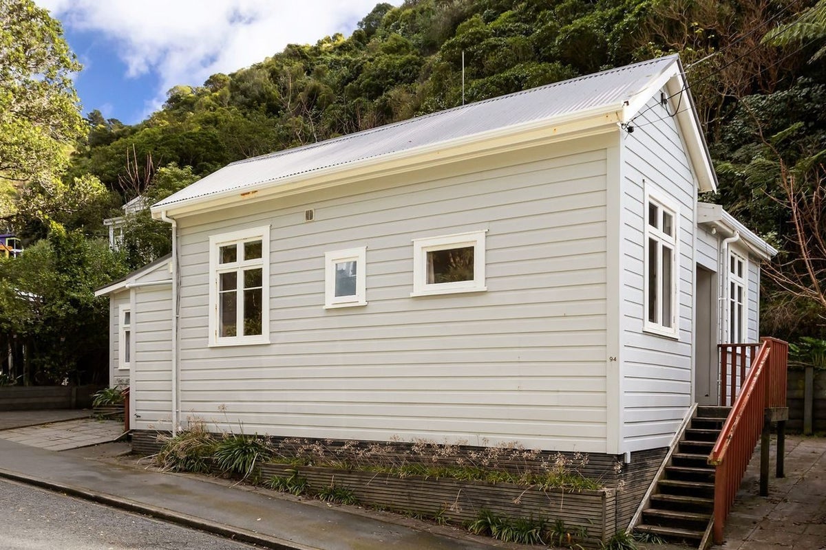 94 Holloway Road, Aro Valley, Wellington - Carousel 1