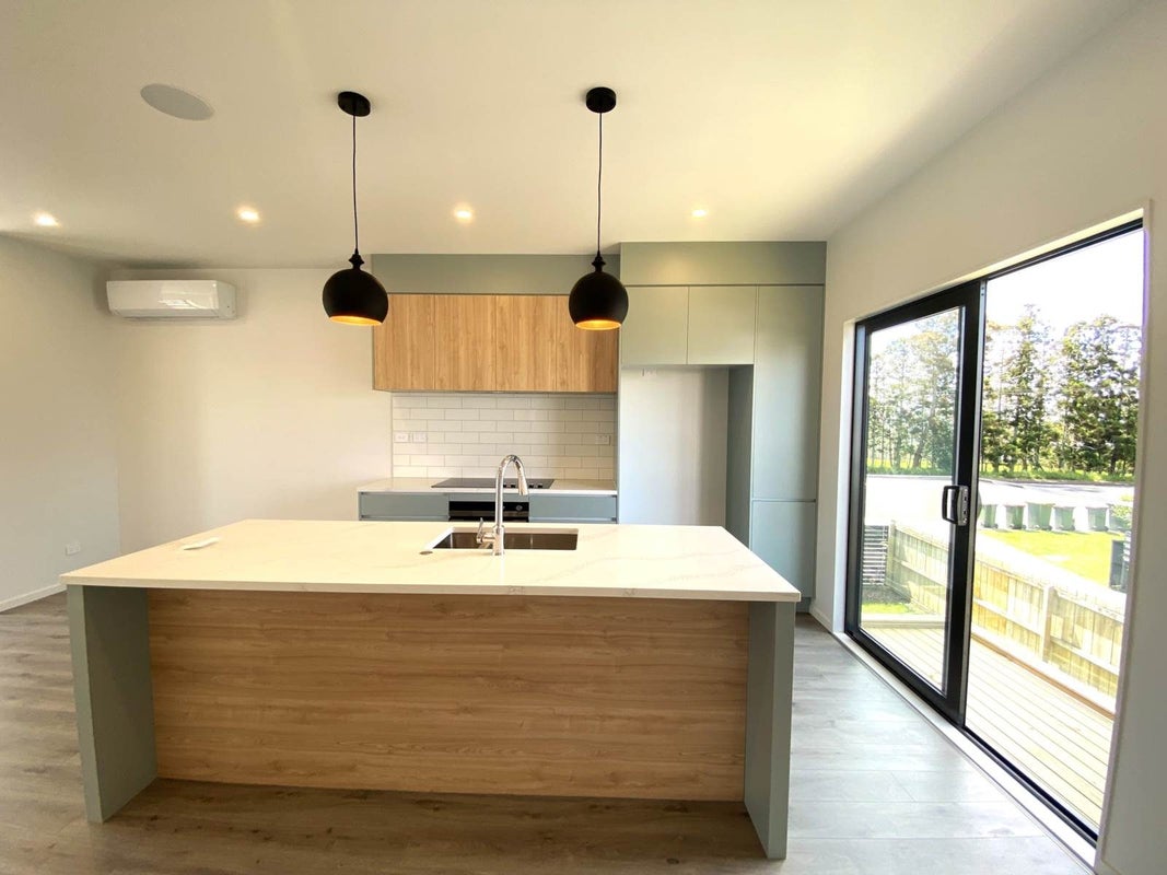 2/107 Hobsonville Road, West Harbour, Auckland - Carousel 2