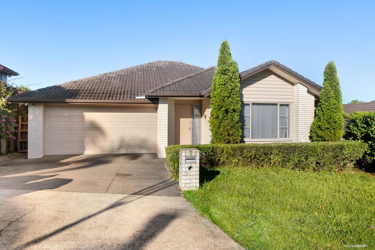 5 Bilancia Place, Flat Bush, Auckland - Carousel 1