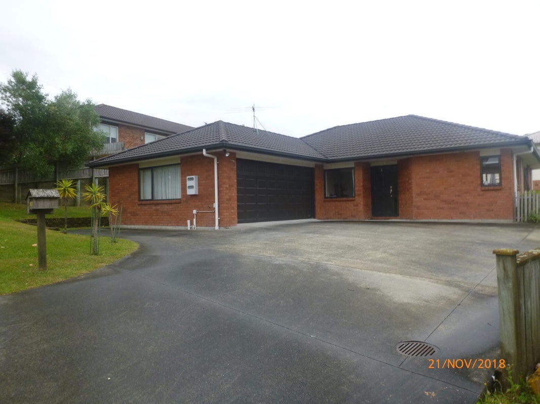 9 Harrowglen Drive, Northcross, Auckland - Carousel 1