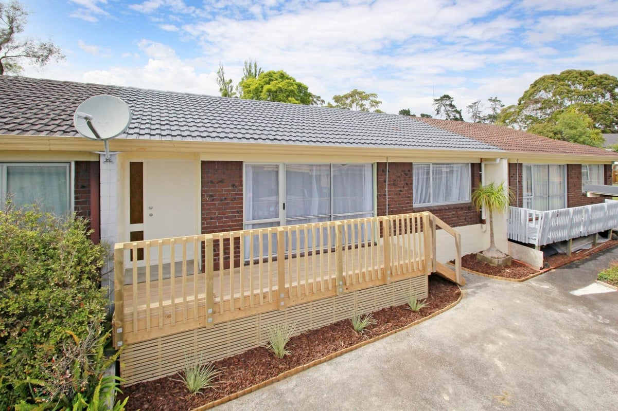 2/17 Ballater Place, Highland Park, Auckland - Carousel 1