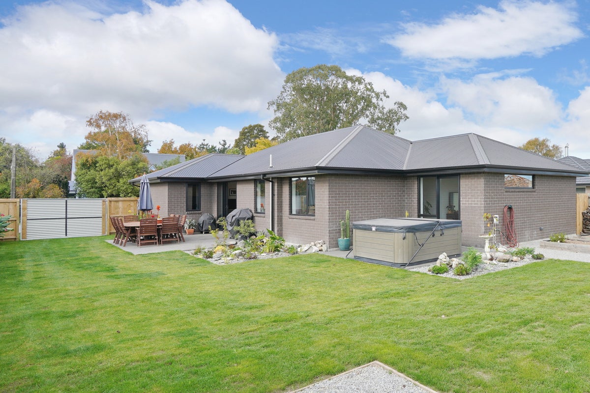 132 High Street, Southbridge, Southbridge - Carousel 1