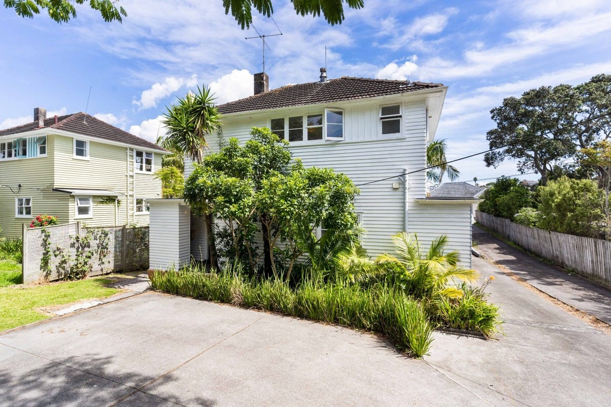 21 Fraser Road, Narrow Neck, Auckland - Carousel 23