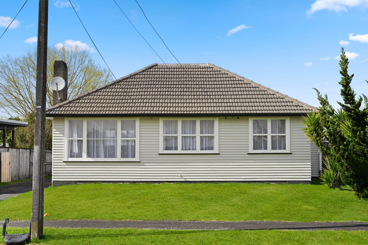 12 Hendon Road, Fairview Downs, Hamilton - Carousel 1