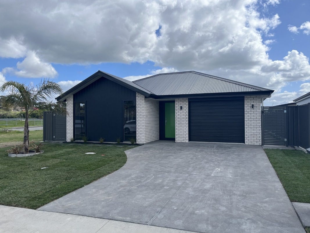 3 Tutira Place, Poraiti, Napier - Carousel 1