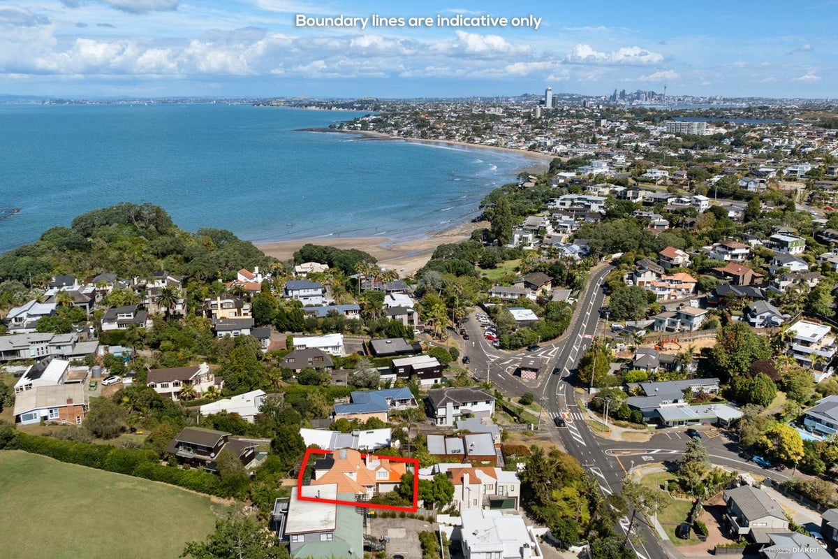 1/111 Beach Road, Castor Bay, Auckland - Carousel 1