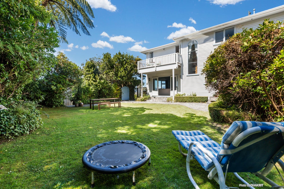 20 Ariki Road, Hataitai, Wellington - Carousel 1