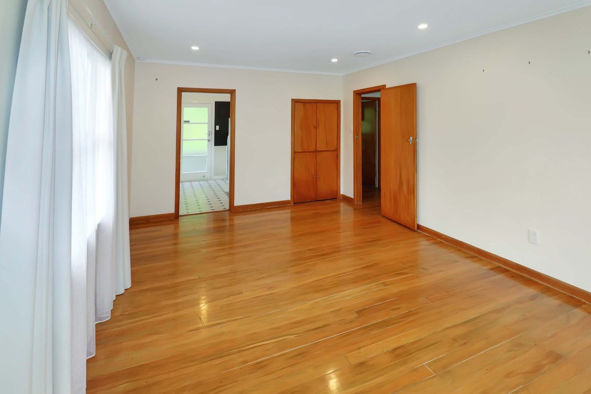 1/16B Redwood Ave, Tawa, Wellington - Carousel 2
