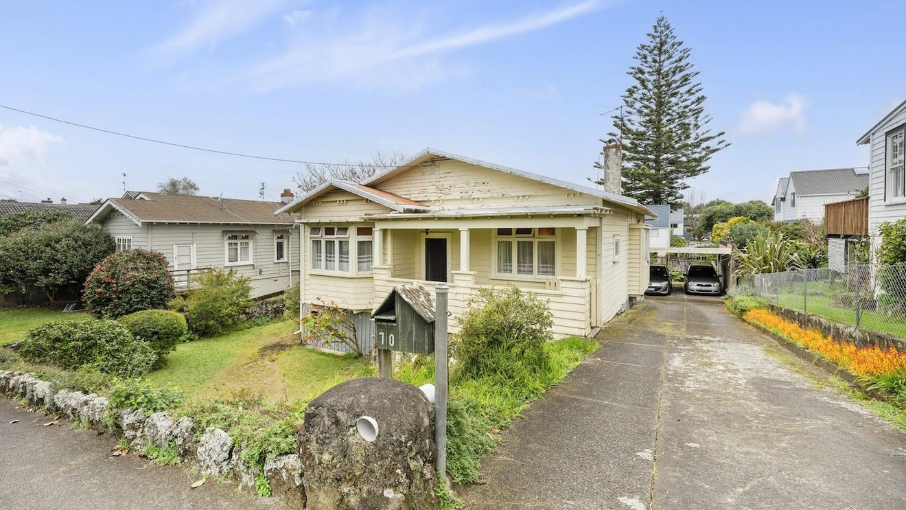 70 Taylors Road, Mount Albert, Auckland - Carousel 1