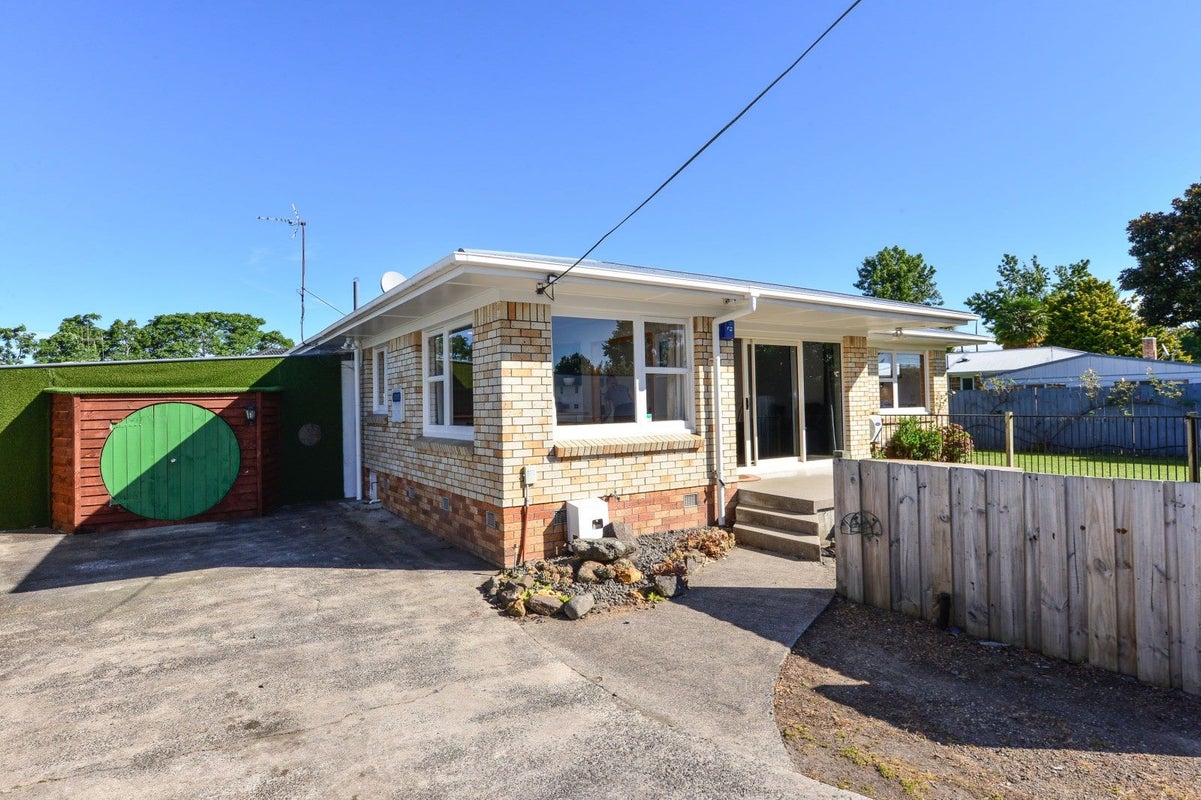 9 Sutcliffe Place, Chartwell, Hamilton - Carousel 2