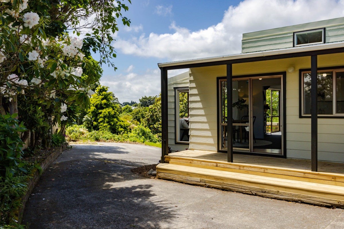 65E Govett Avenue, Frankleigh Park, New Plymouth - Carousel 2