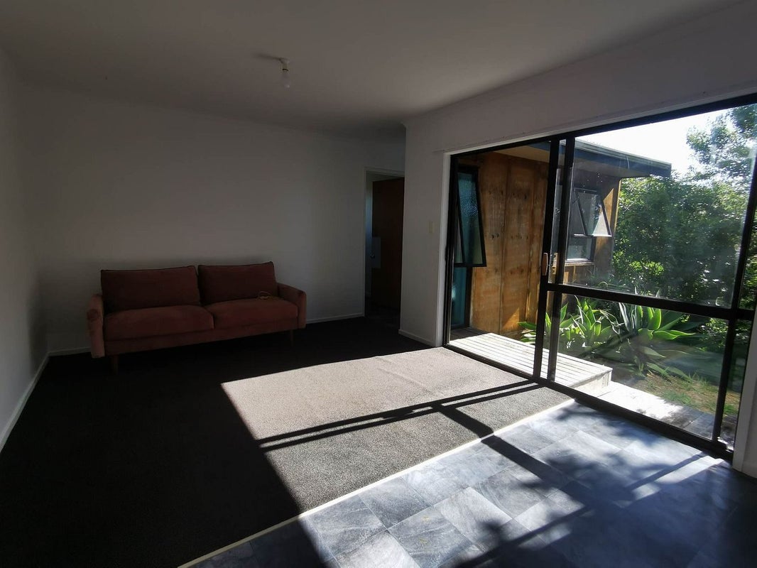 1295 Whangaparaoa Road, Army Bay, Whangaparaoa - Carousel 1