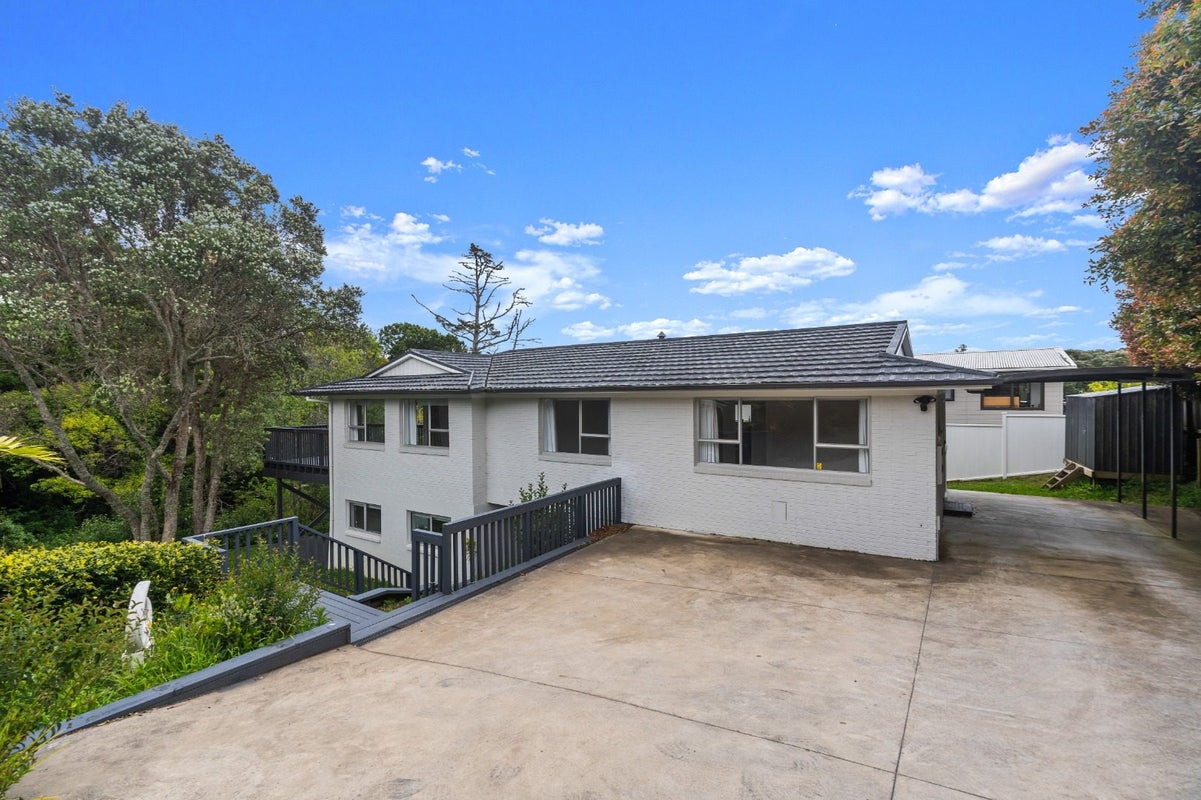 18A Waiatarua Road, Remuera, Auckland - Carousel 1