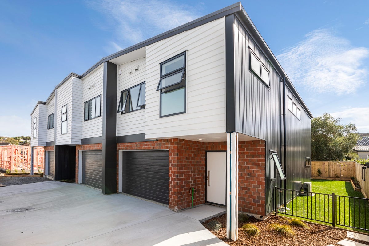208R Pembroke Road, Stratford - Carousel 1