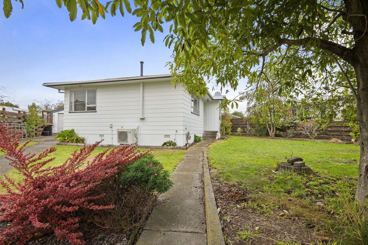 28 Pinedale Parade, Milson, Palmerston North - Carousel 1