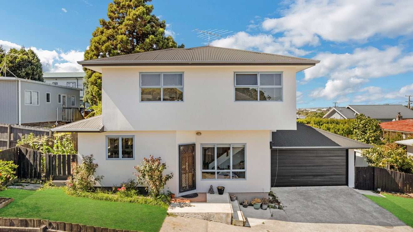 2/30 Mountain Road, Mangere Bridge, Auckland - Carousel 1