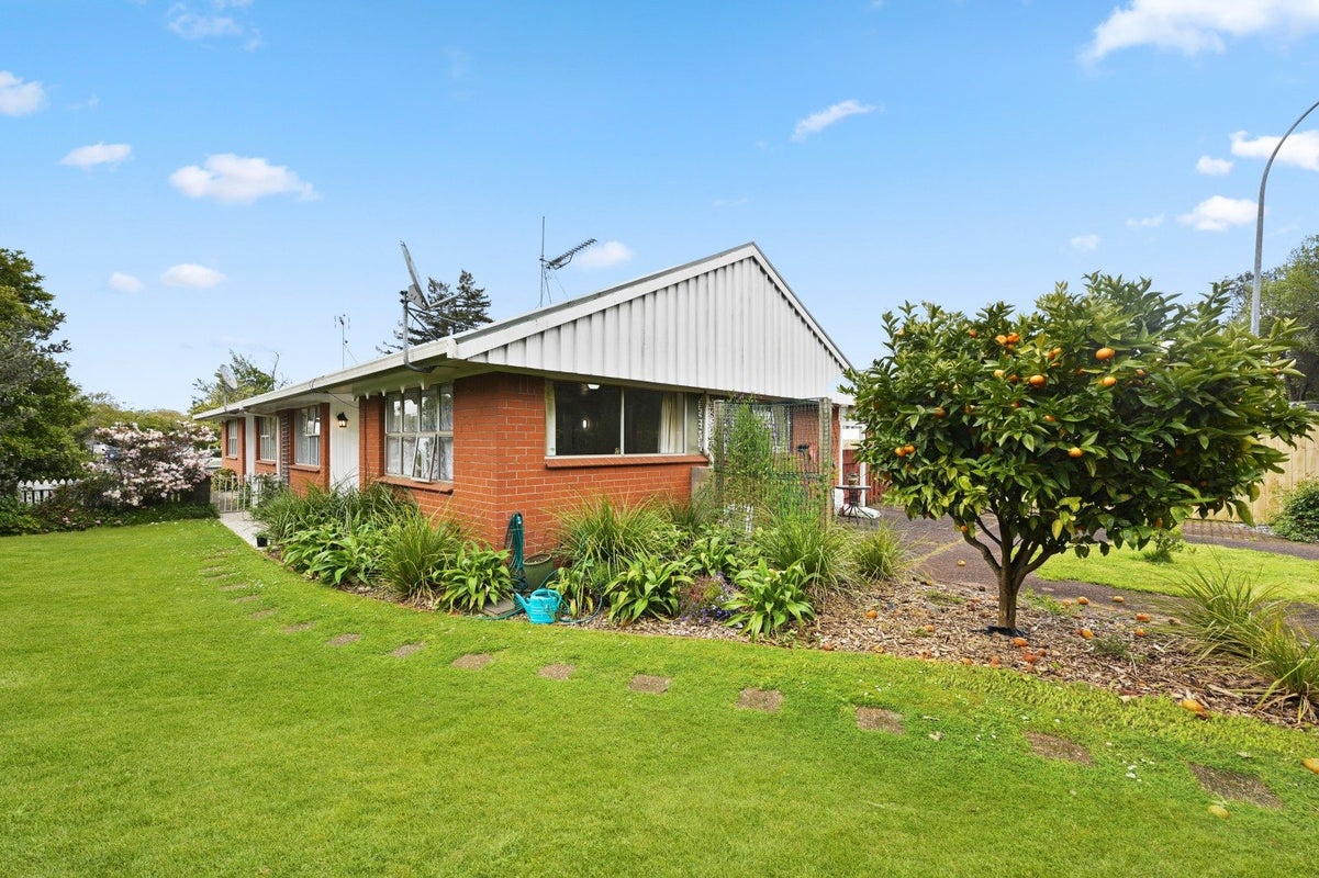 13A Lorraine Place, Glenview, Hamilton, Waikato - Carousel 2