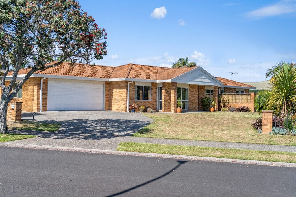 18 Arabian Drive, Papamoa Beach, Papamoa - Carousel 1