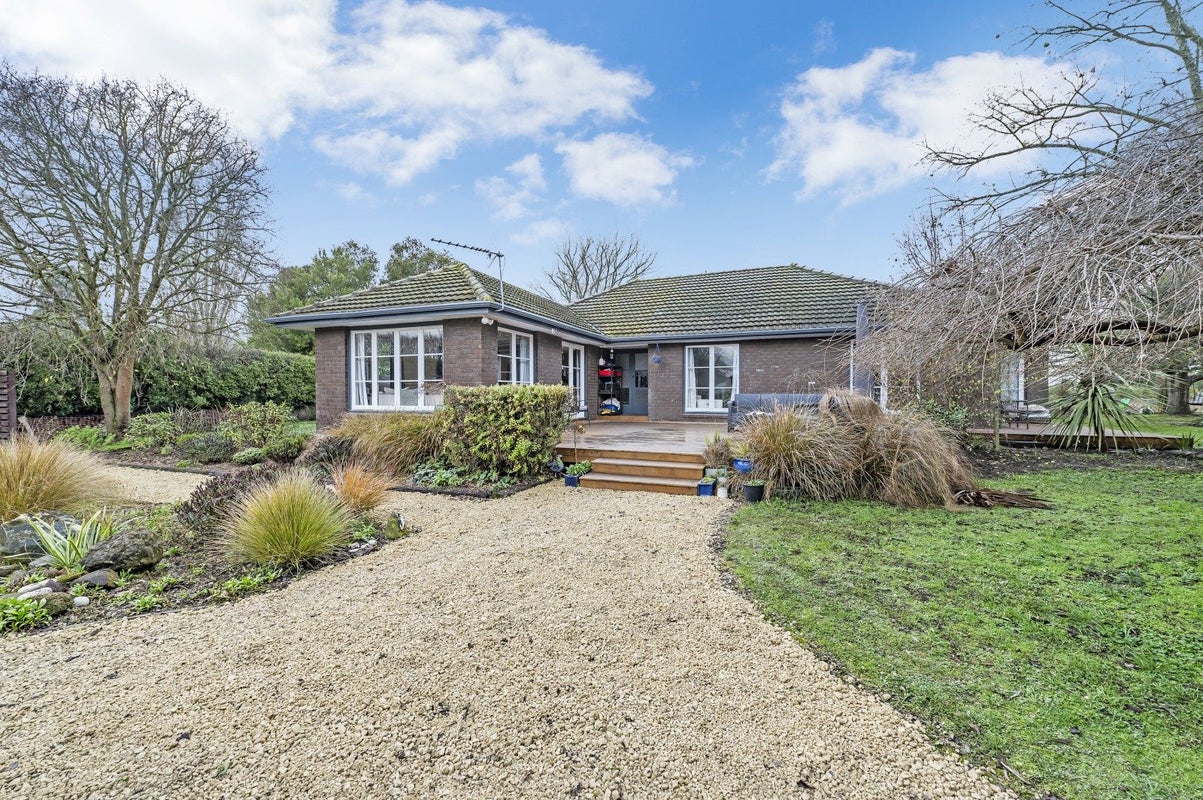 13 Gordon Street, Southbridge, Southbridge - Carousel 1