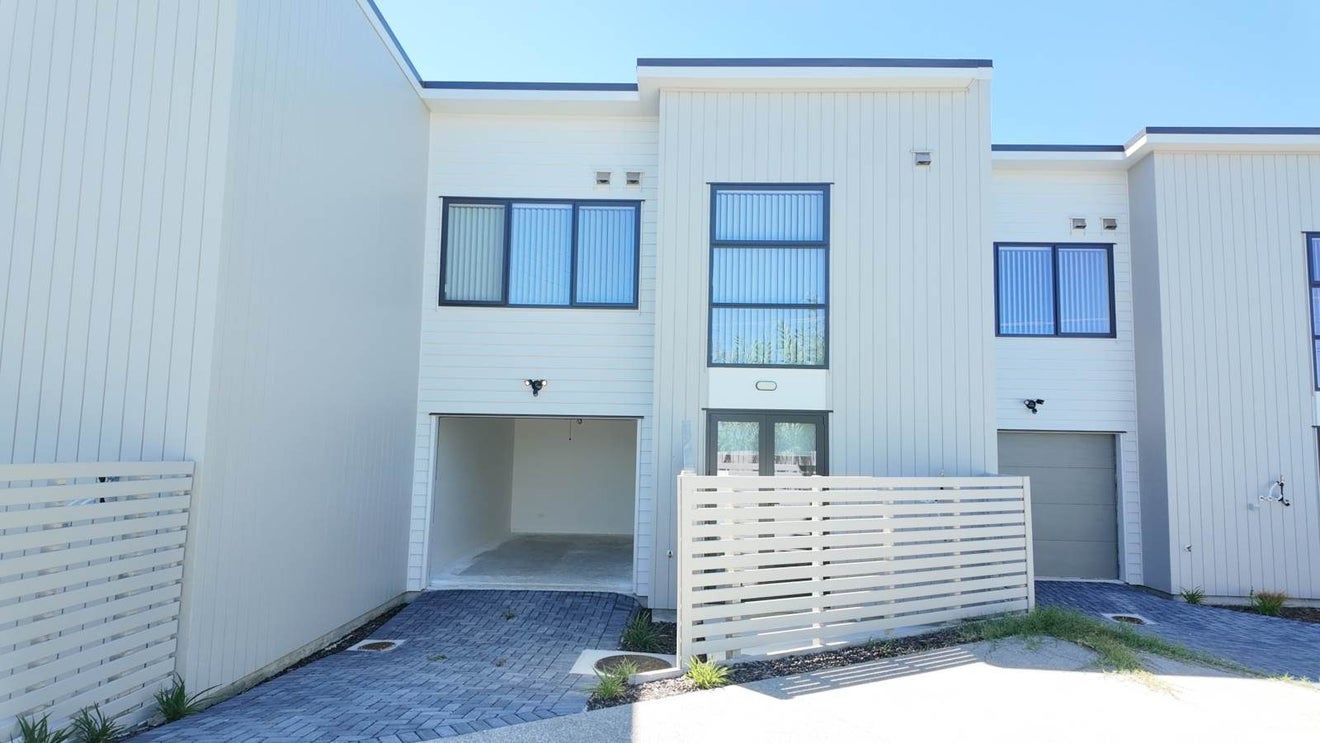 27 Karikari Crescent, Takanini, Papakura, Auckland - Carousel 2