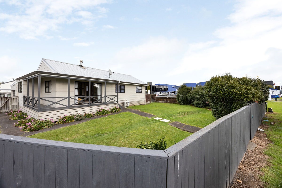 71A Kahikatea Drive, Melville, Hamilton - Carousel 1