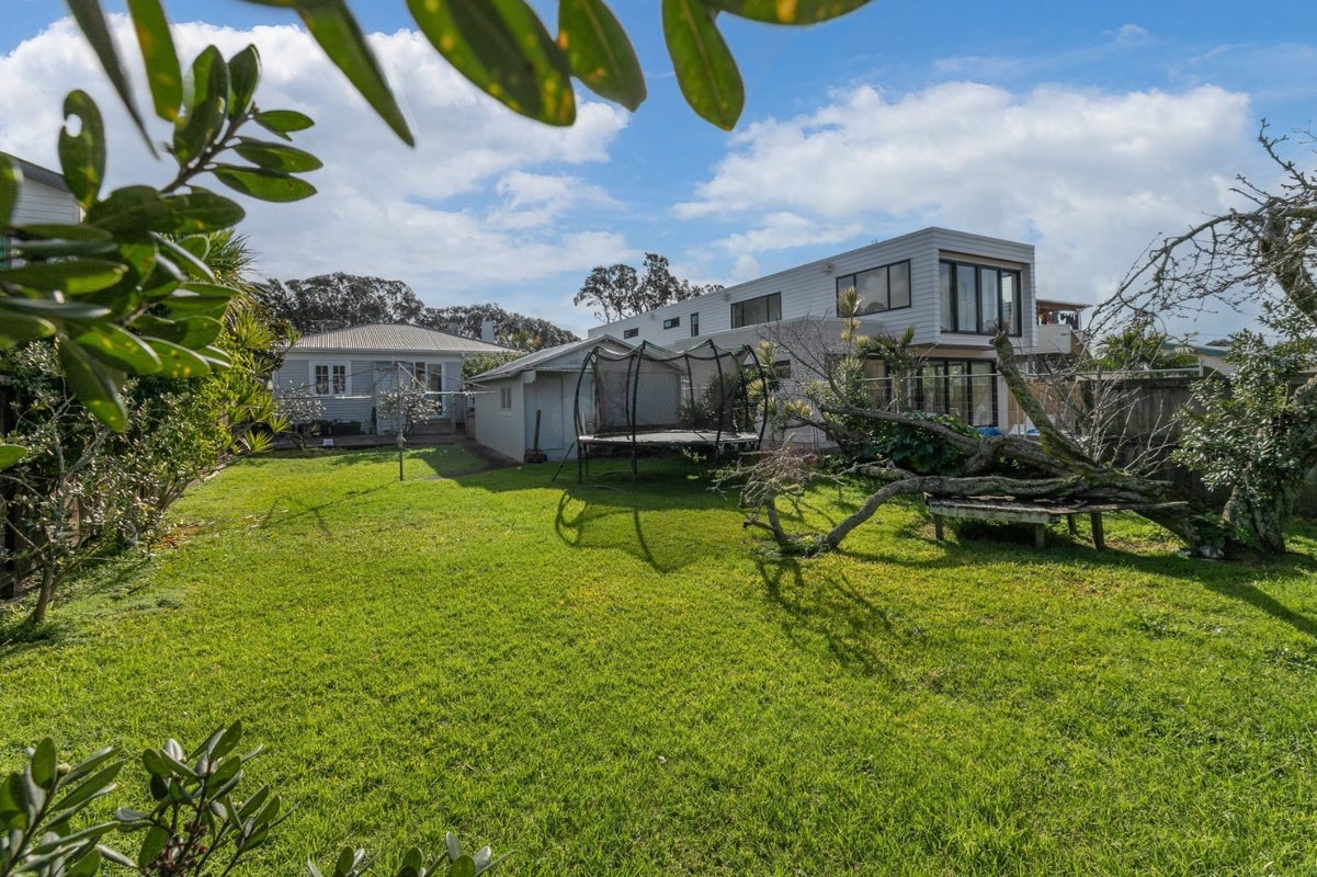 79 Harbour View Road, Point Chevalier, Auckland - Carousel 10
