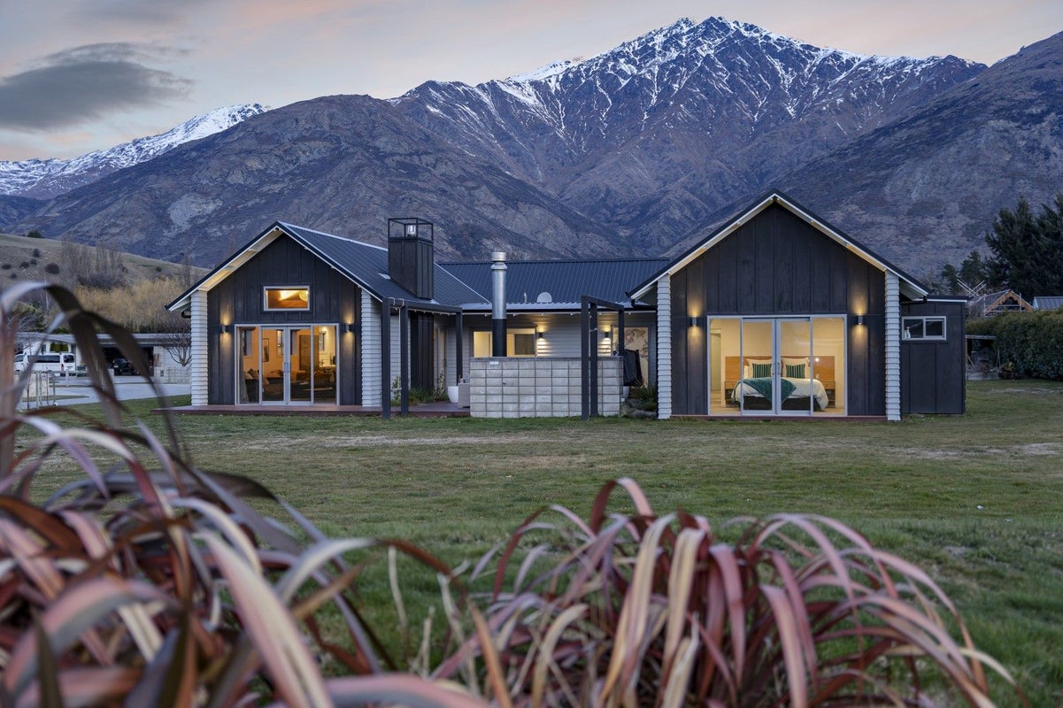 6 Quarry Place, Lake Hayes, Queenstown - Carousel 1