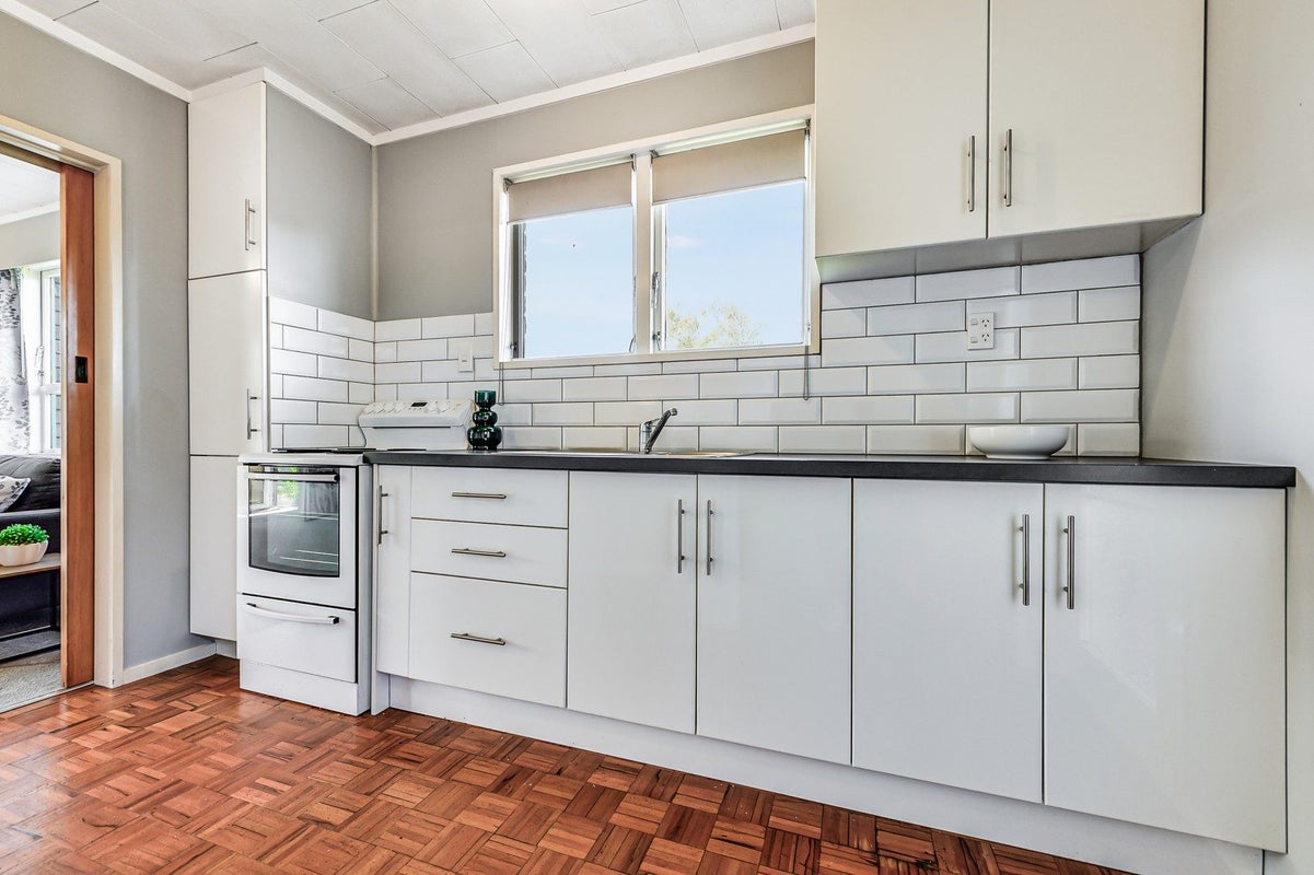 13A Lewis Street, Glenview, Hamilton - Carousel 2