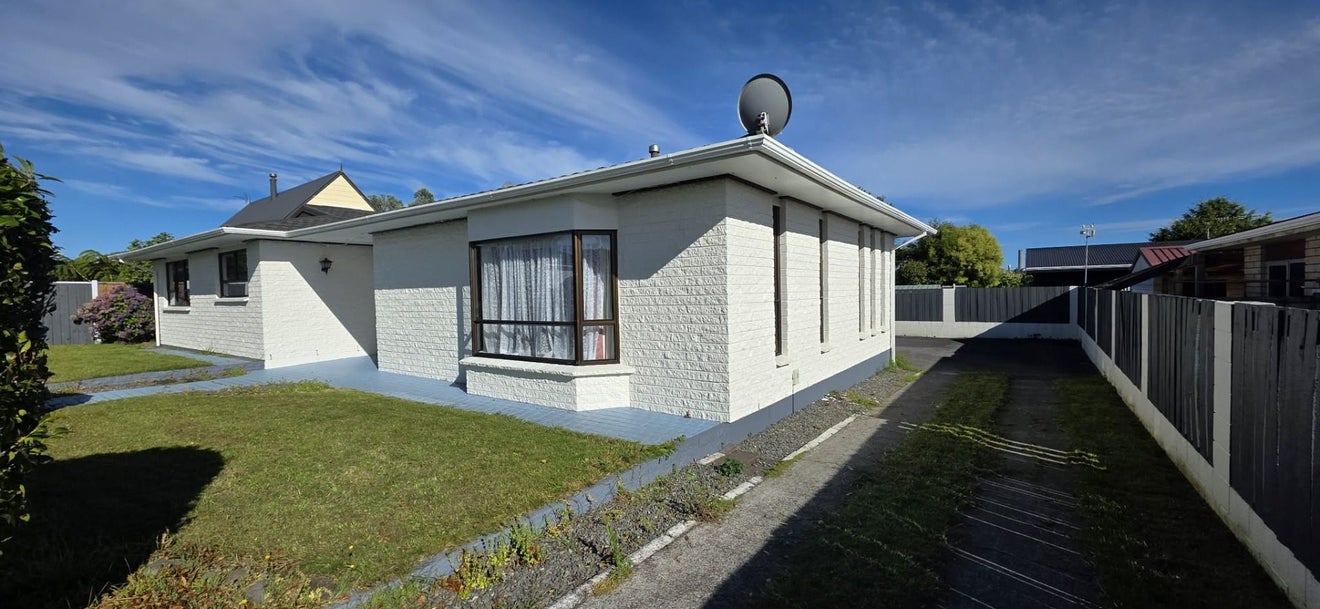 7 Poplar Grove, Whalers Gate, New Plymouth - Carousel 1