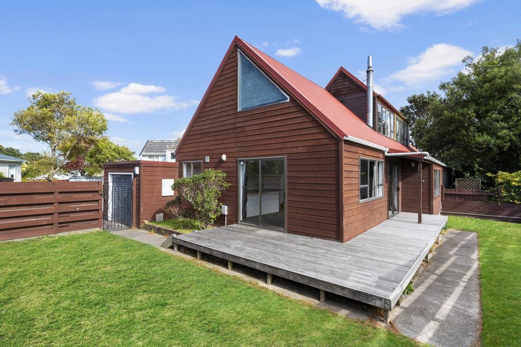 27A Kingsbridge Place, Newlands, Wellington - Carousel 1