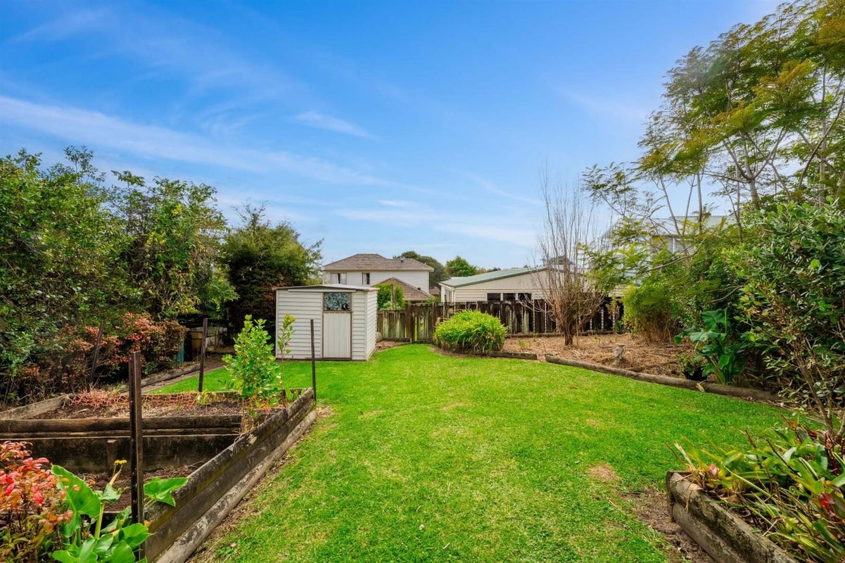 2/79 Hutchinson Avenue, New Lynn, Auckland - Carousel 17