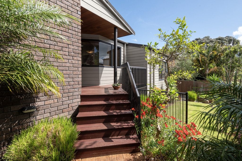 6 Borrowdace Avenue, Botany Downs, Auckland - Carousel 2