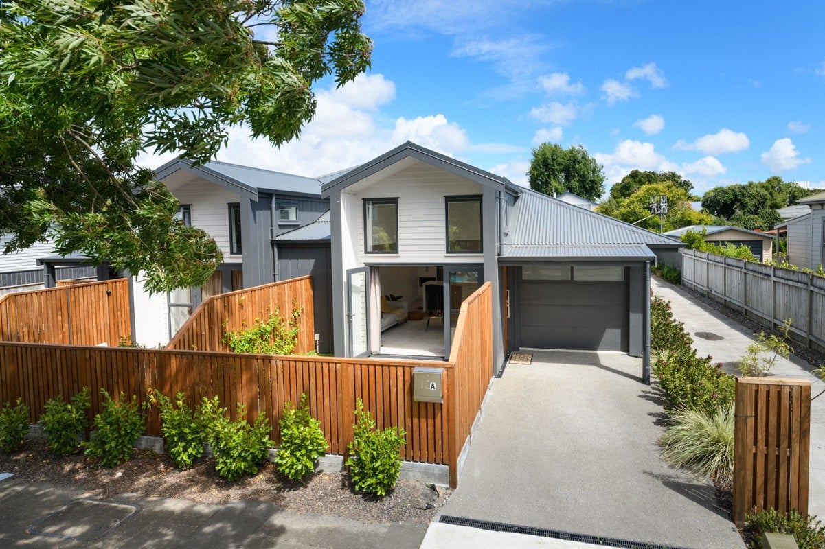 12A Colombo Street, Hokowhitu, Palmerston North - Carousel 24