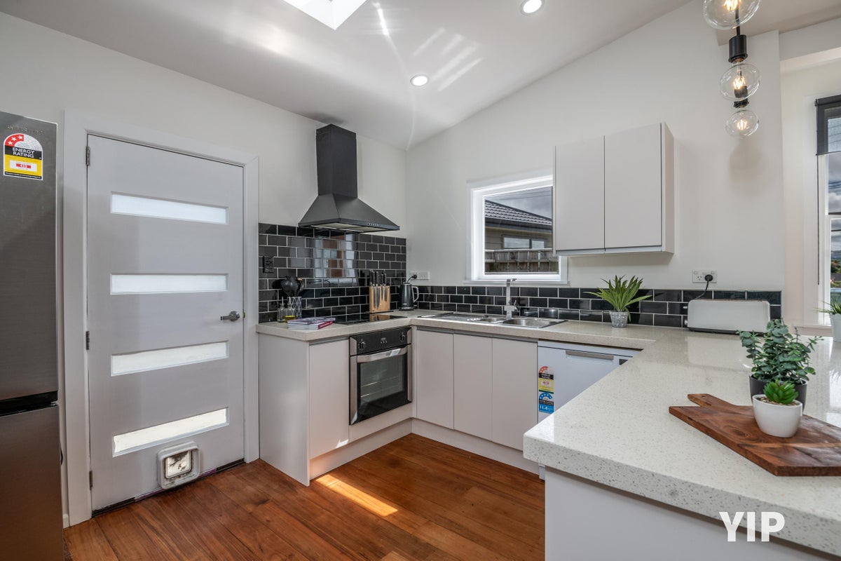 15 Clifford Road, Johnsonville, Wellington - Carousel 2