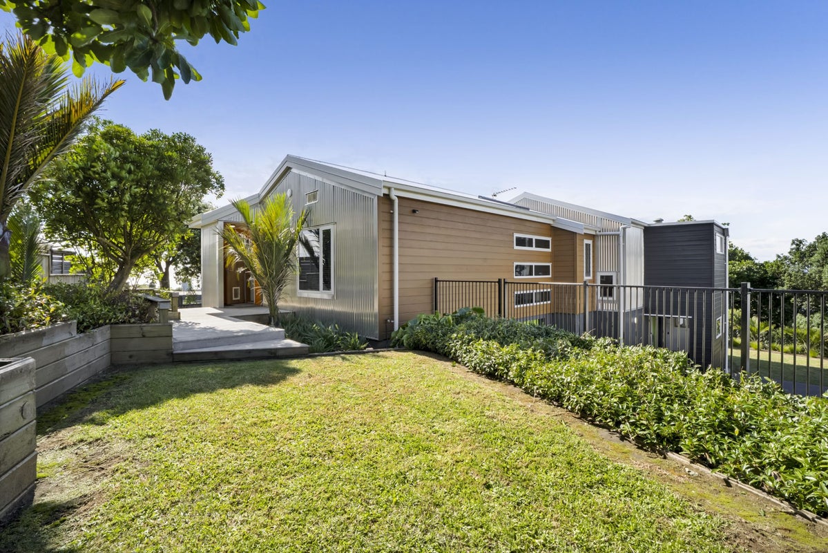 30 Ngamotu Road, Moturoa, New Plymouth - Carousel 1