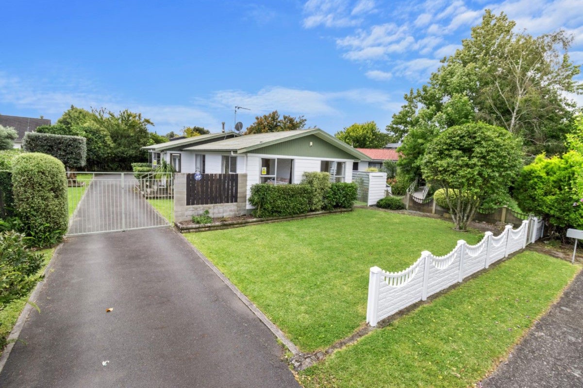 7 Camden Place, Pukete, Hamilton - Carousel 1