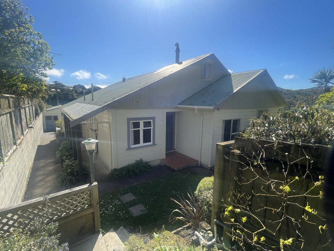 84A Creswick Terrace, Northland, Wellington - Carousel 1