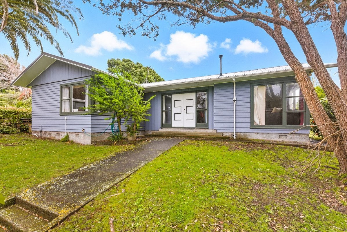 27 Clunie Avenue, Raumati South, Paraparaumu - Carousel 1