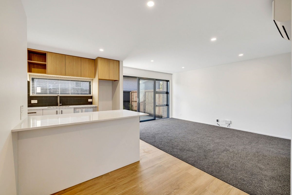 2/11 Spring Grove Street, Spreydon, Christchurch - Carousel 2