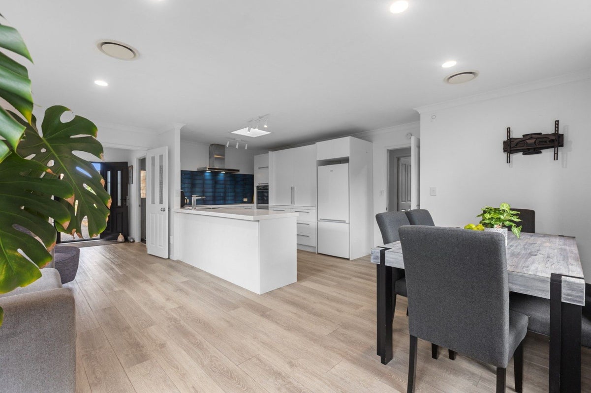 46 Oriental Parade, Papamoa Beach, Papamoa - Carousel 2