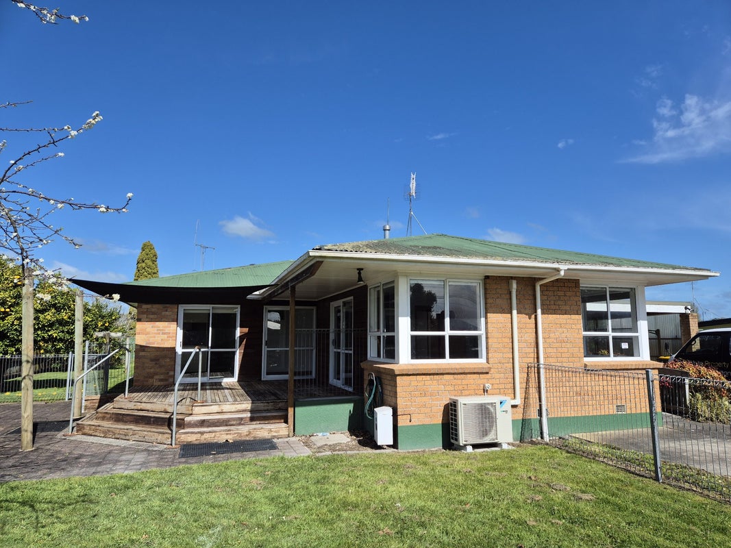 49 Collins Road, Melville, Hamilton - Carousel 1