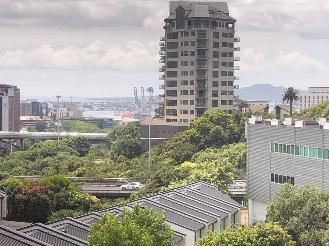 4R/16 Burton Street, Grafton, Auckland - Carousel 2