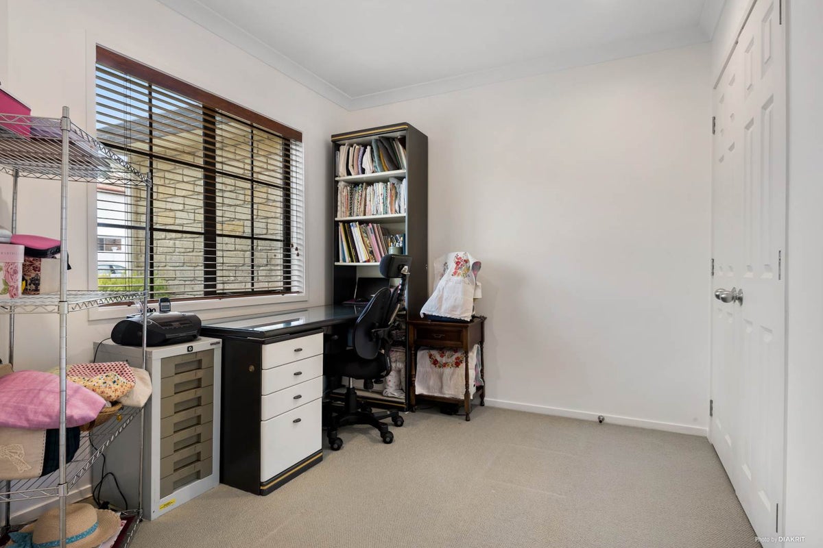 4 Maidstone Place, Oteha, Auckland - Carousel 2