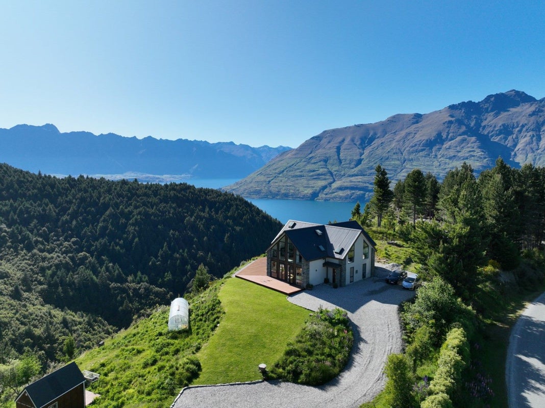 134 Alpine Retreat Road, Ben Lomond, Queenstown - Carousel 1